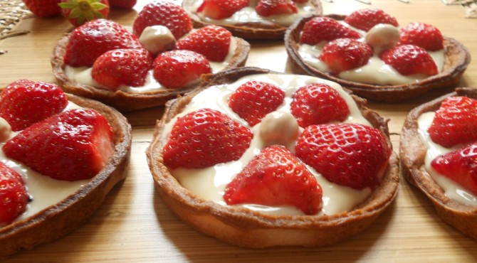 crostatina di cioccolato bianco e fragole 006