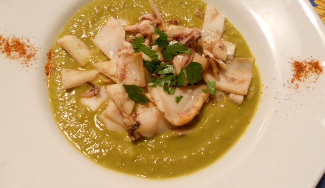 zuppa piselli e calamari