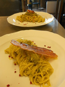 spaghetti crema di broccoli, pecorino e pancetta